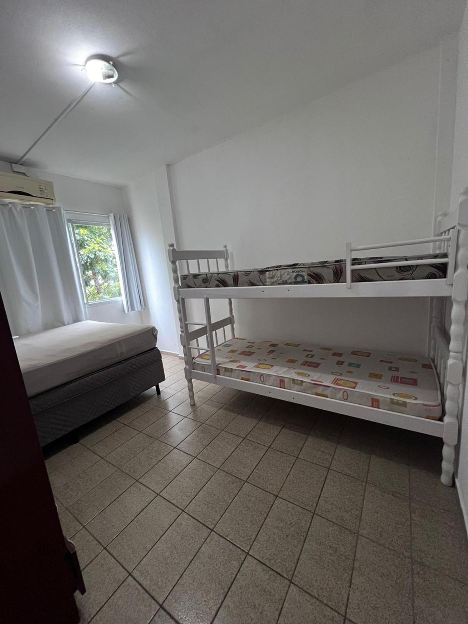Residencial Zarling A 50M Da Avenida De Bombinhasアパートメント エクステリア 写真